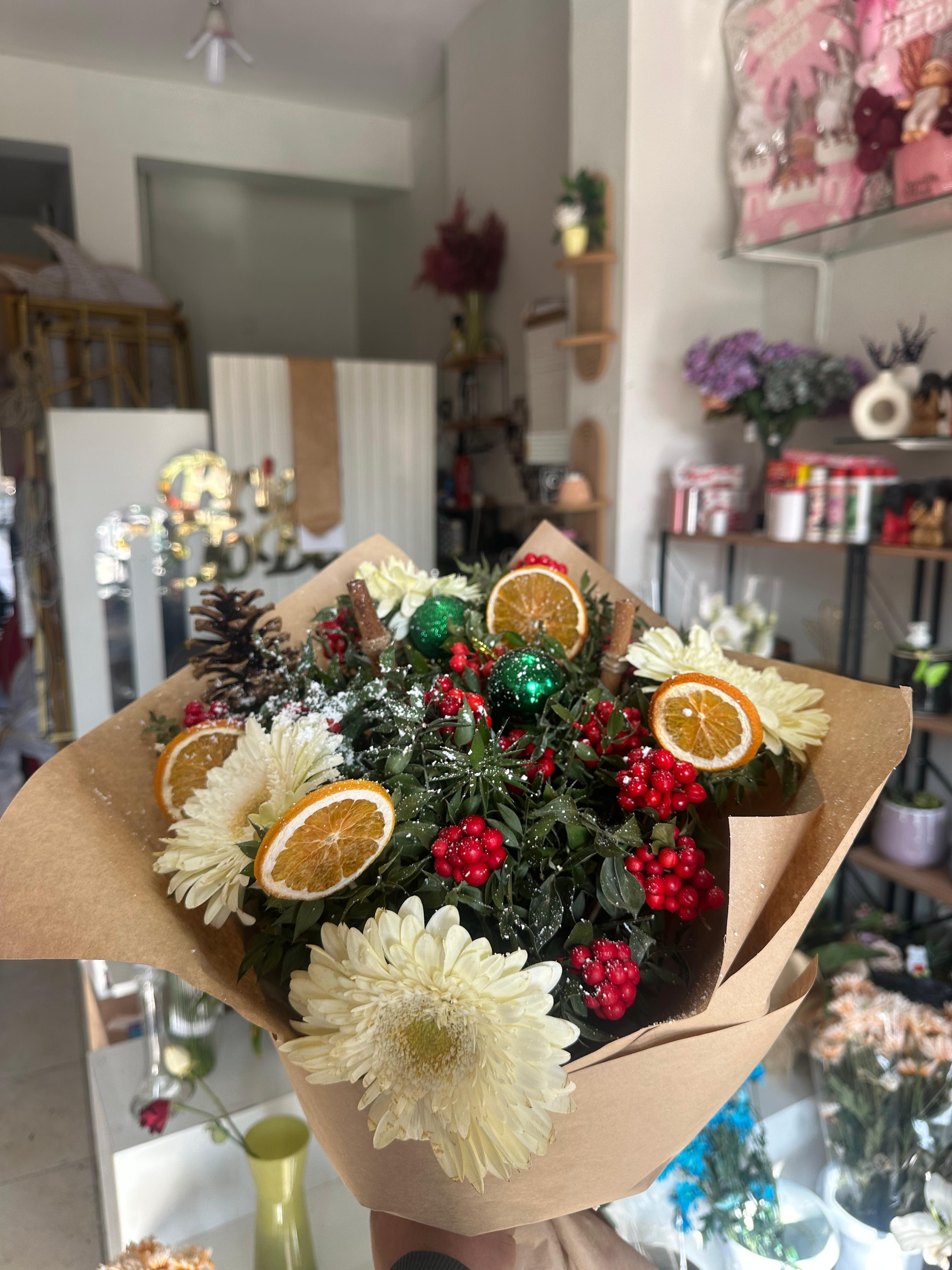 KOKİNALAR VE BEYAZ GERBERA 12 DAL